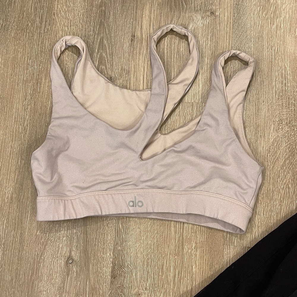 Alo 7/8 High Waist Moto Leggings & Peak Sports Bra Set - Picture 9 of 11